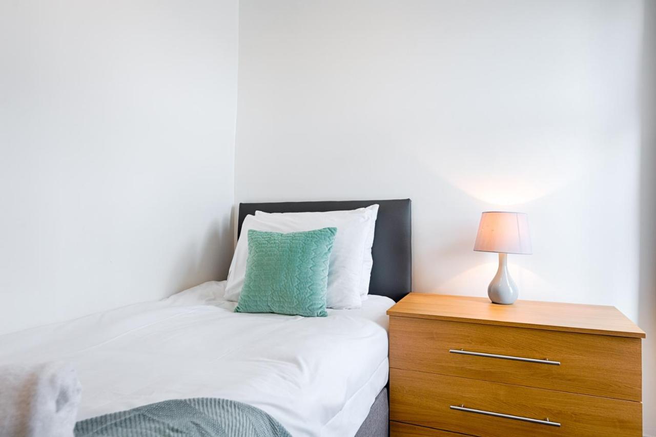 Walk To Swansea Stadium, 3 Rooms, Smart Tv'S Extérieur photo
